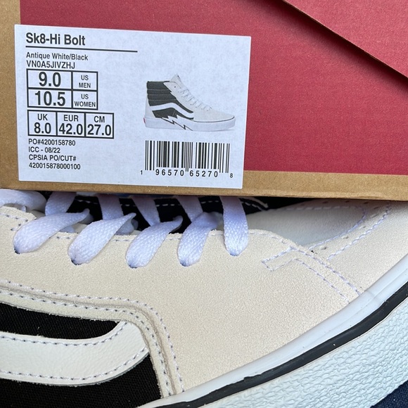 Vans Sk8-Hi Bolt
Antique White/Black
VNOA5JIVZHJ
WMNS sneakers - Picture 16 of 16